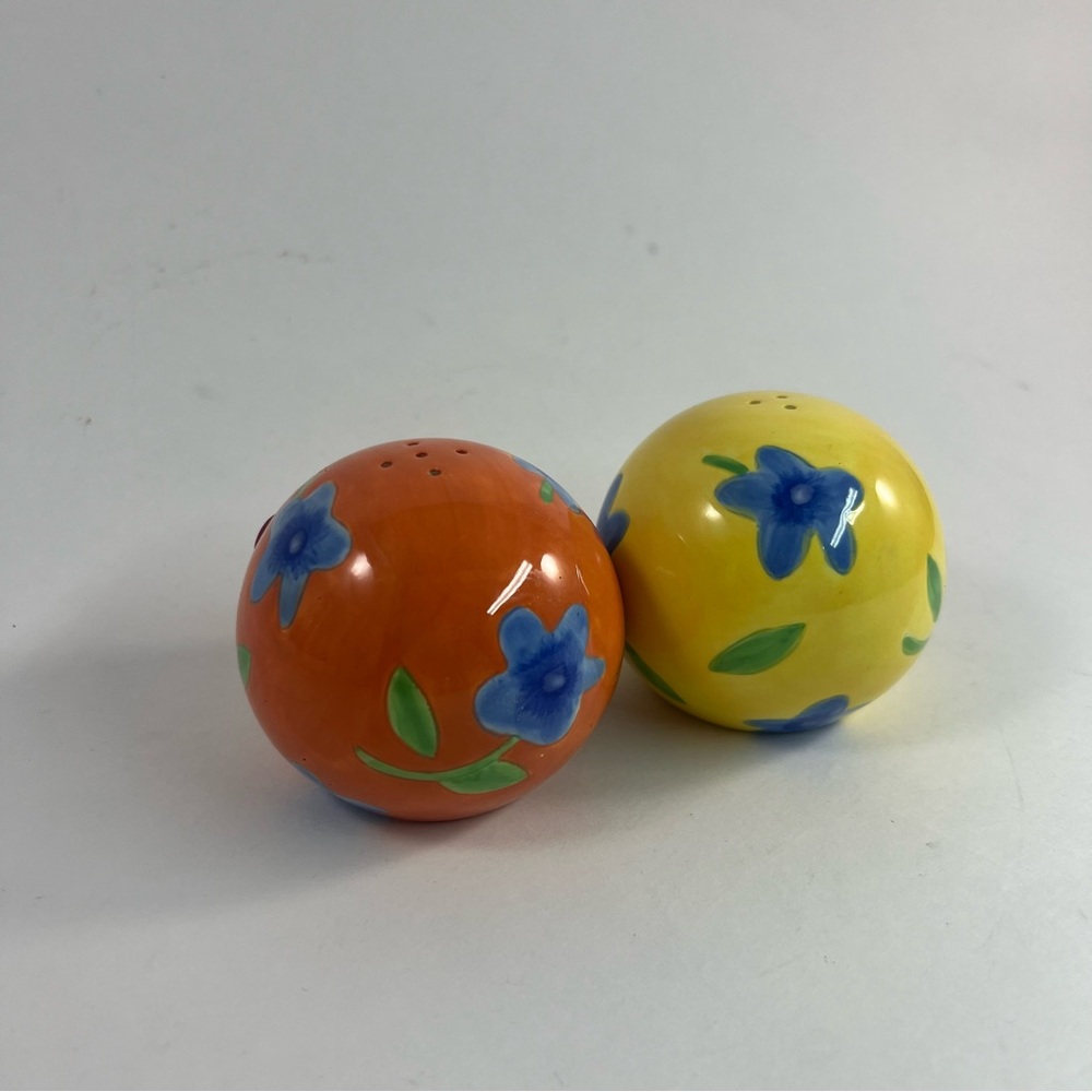 Avon Gift Collection Luau Flowers Floral Salt & Pepper Set